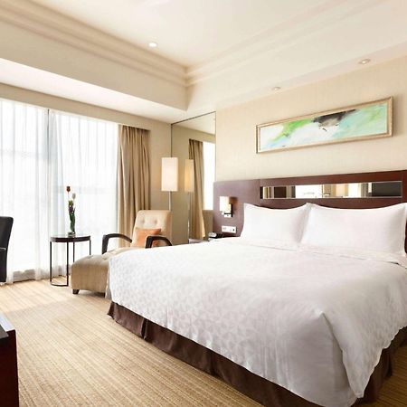 Ramada Plaza Lianyungang Hotel Bagian luar foto