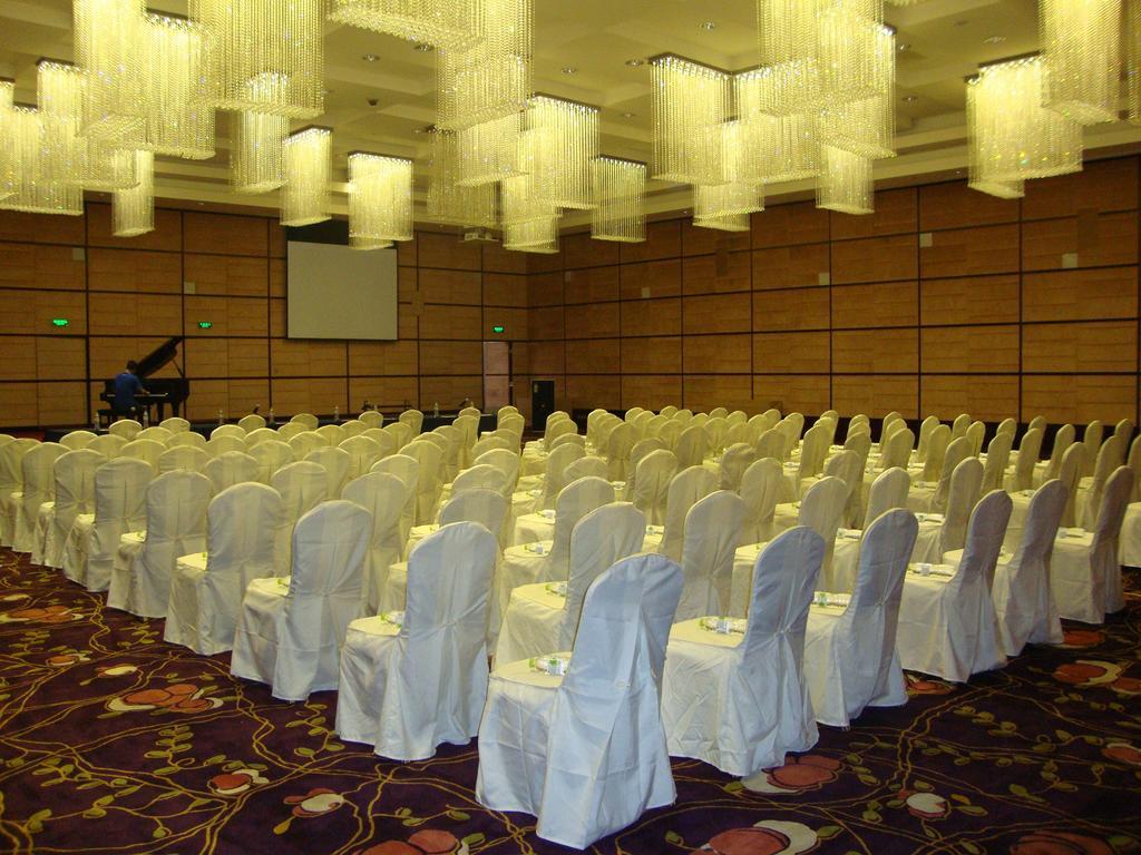 Ramada Plaza Lianyungang Hotel Bagian luar foto