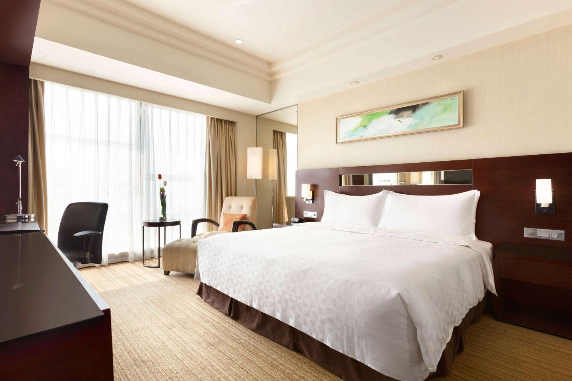 Ramada Plaza Lianyungang Hotel Bagian luar foto