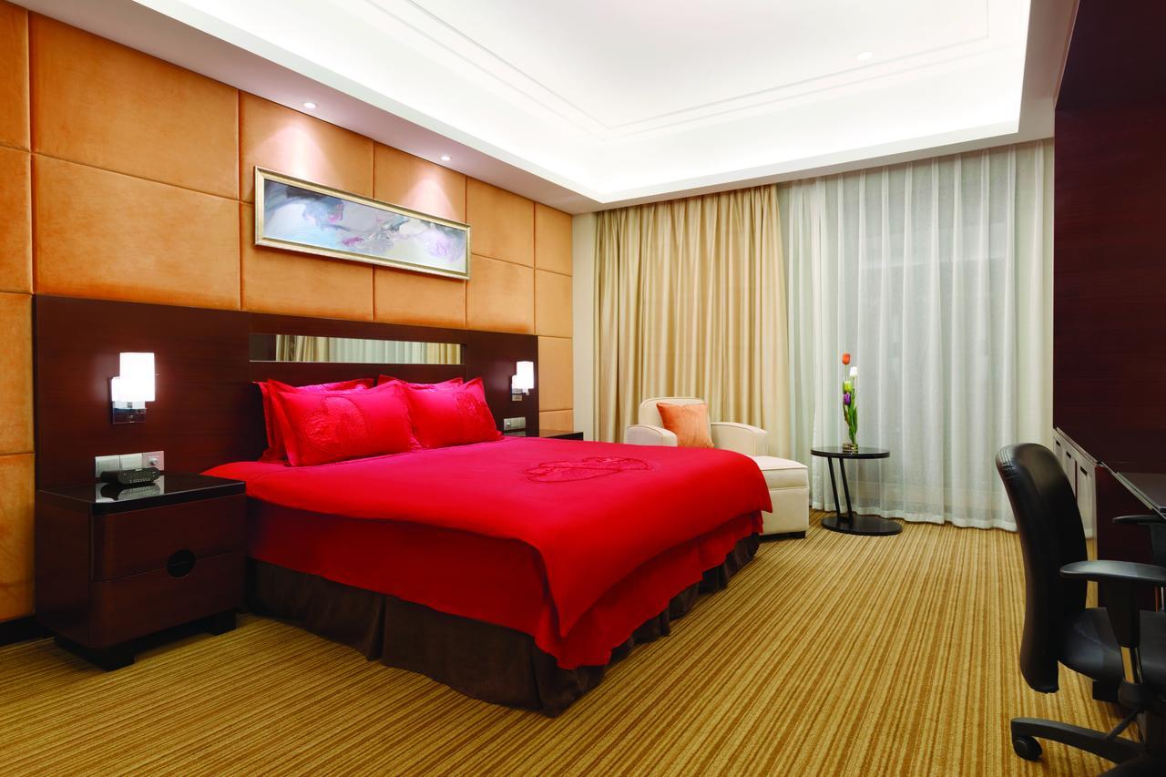 Ramada Plaza Lianyungang Hotel Bagian luar foto
