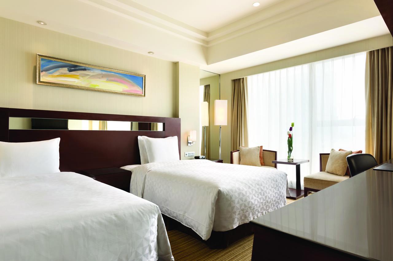 Ramada Plaza Lianyungang Hotel Bagian luar foto